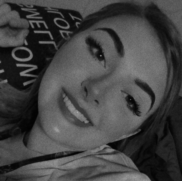 Meet your Posher, Emily - Picture 2 of 2